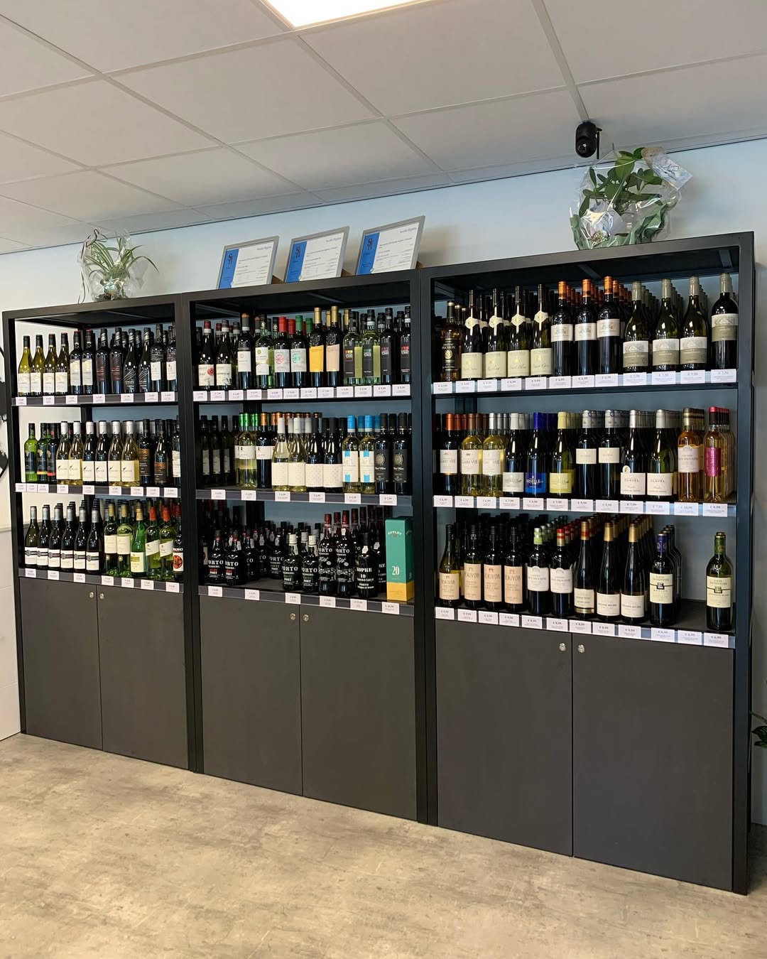 Winkelinrichting Too Fast to Drink, Oss