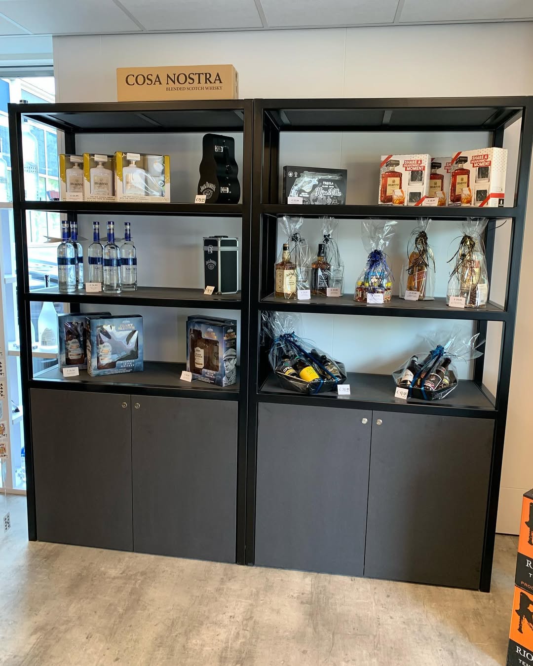 Winkelinrichting Too Fast to Drink, Oss